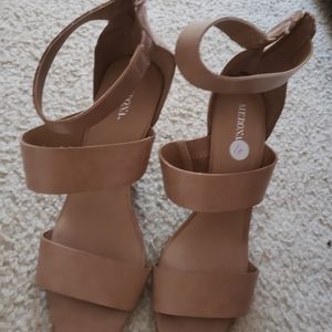 Nine west tan sandals